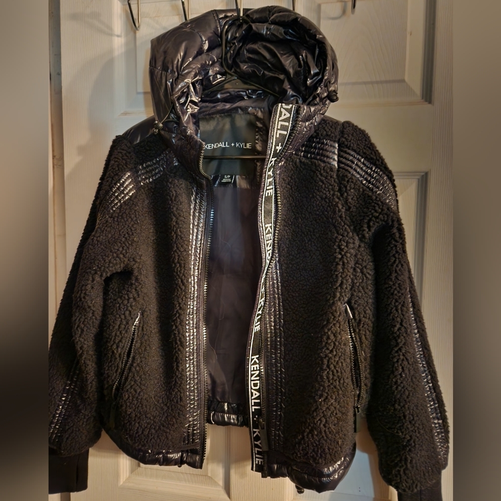 Kendall + Kylie black puffer jacket size small